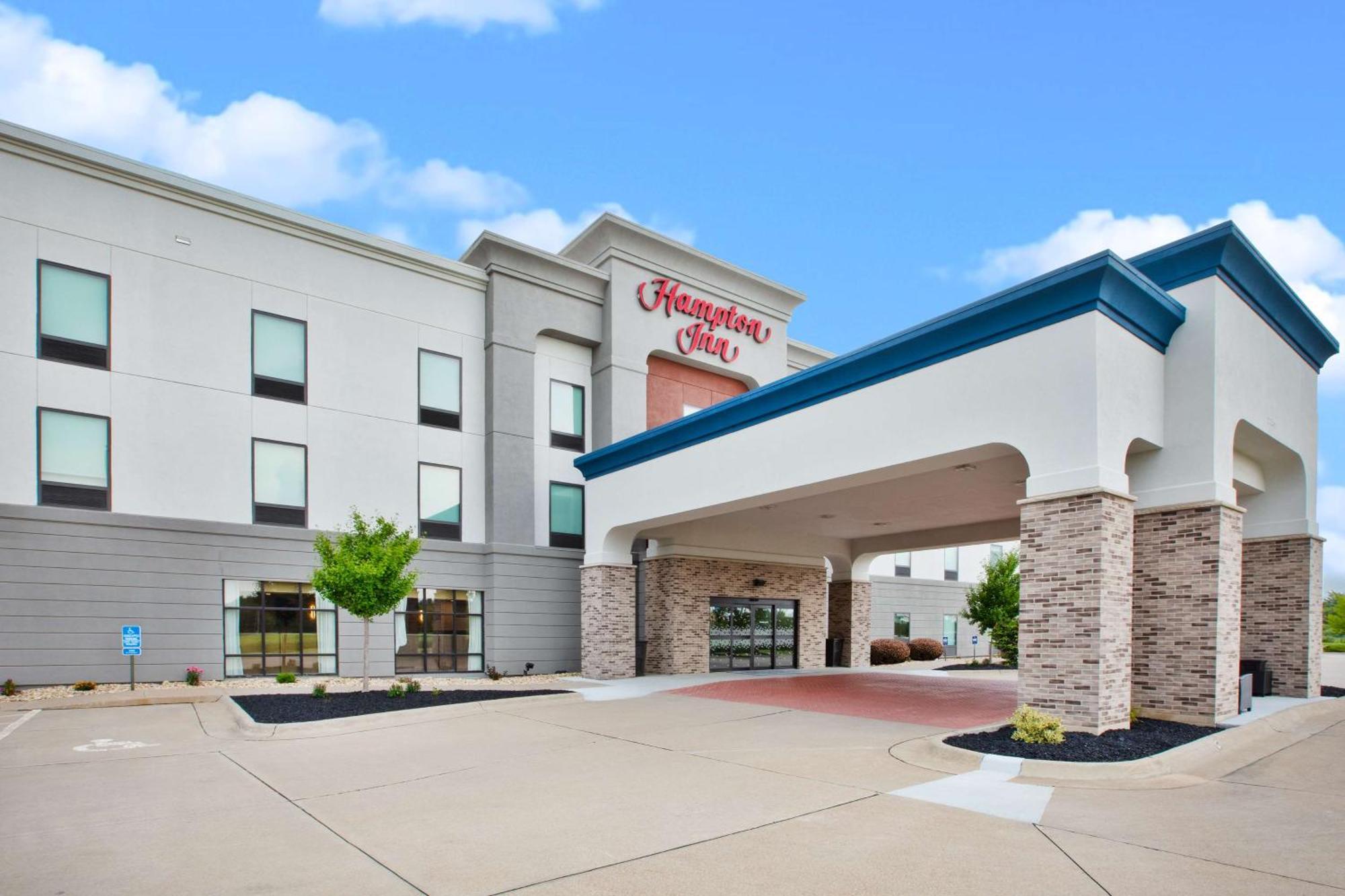 Hampton Inn Clinton Exterior photo