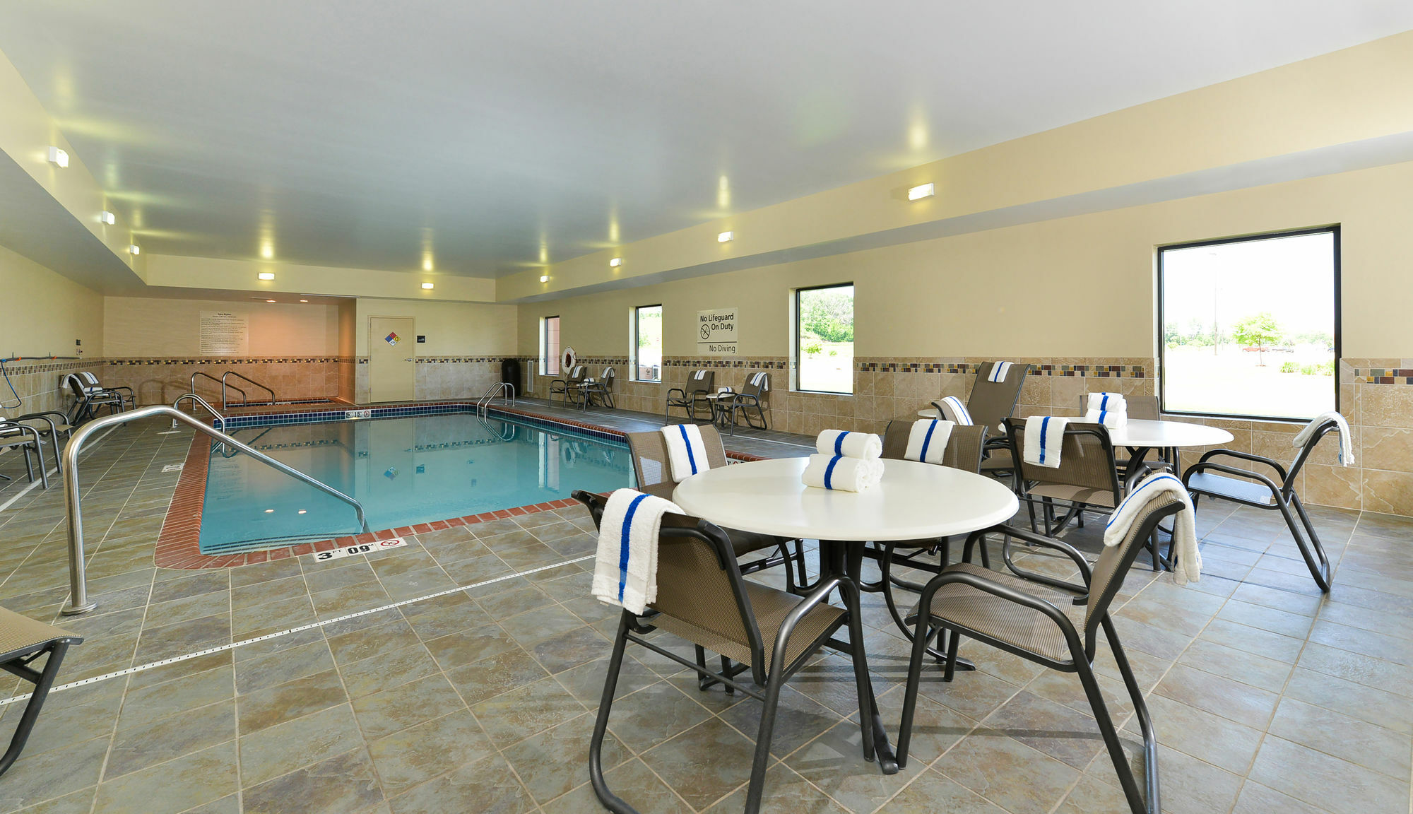 Hampton Inn Clinton Exterior photo